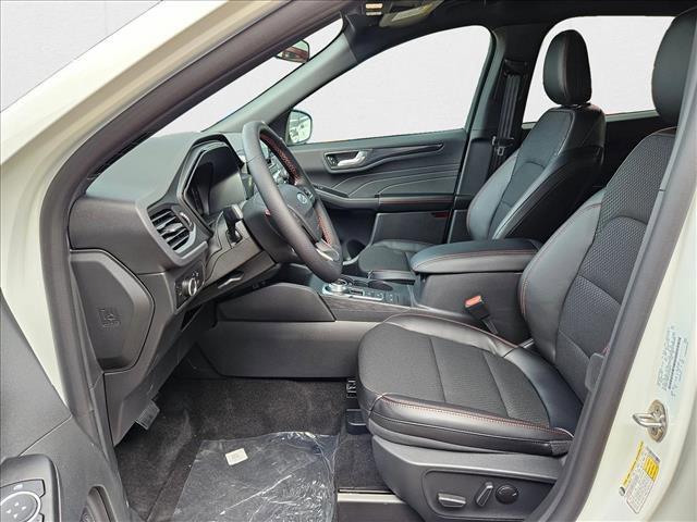 Photo of 2025 Star White Metallic Tri-Coat Ford Escape