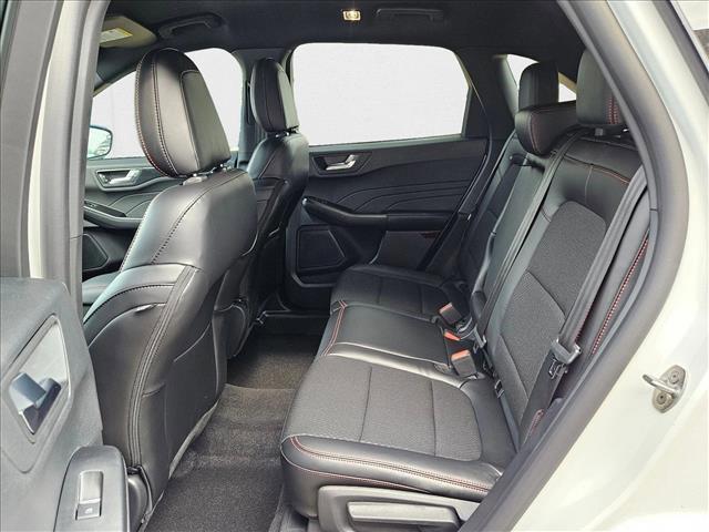 Photo of 2025 Star White Metallic Tri-Coat Ford Escape