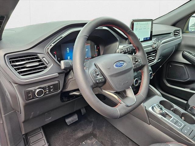 Photo of 2025 Star White Metallic Tri-Coat Ford Escape