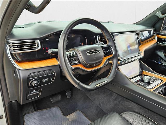 Photo of 2023 Silver Zynith Jeep Grand Wagoneer