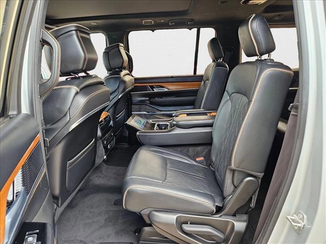 Photo of 2023 Silver Zynith Jeep Grand Wagoneer