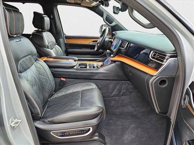 Photo of 2023 Silver Zynith Jeep Grand Wagoneer