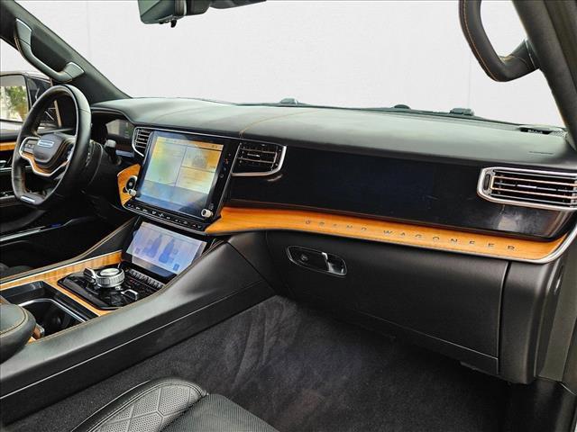 Photo of 2023 Silver Zynith Jeep Grand Wagoneer