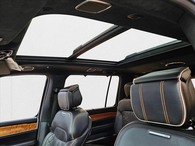Photo of 2023 Silver Zynith Jeep Grand Wagoneer