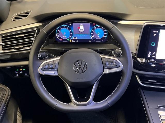 Photo of 2025 Deep Black Pearl Effect Volkswagen Atlas Cross Sport