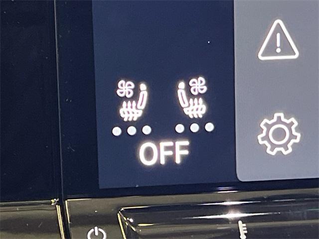 Photo of 2025 Deep Black Pearl Effect Volkswagen Atlas