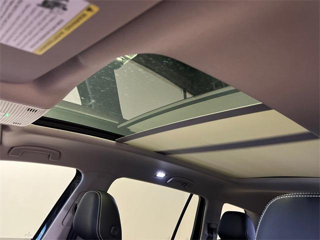 Photo of 2025 Deep Black Pearl Effect Volkswagen Atlas
