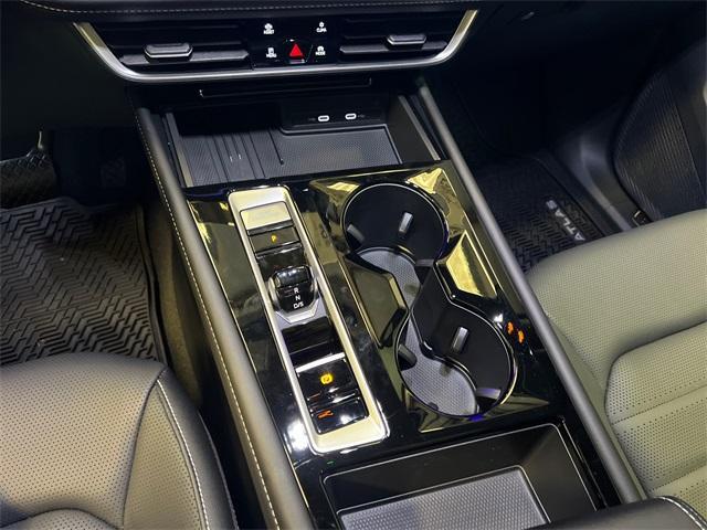 Photo of 2025 Deep Black Pearl Effect Volkswagen Atlas