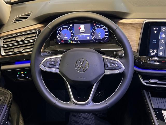 Photo of 2025 Deep Black Pearl Effect Volkswagen Atlas
