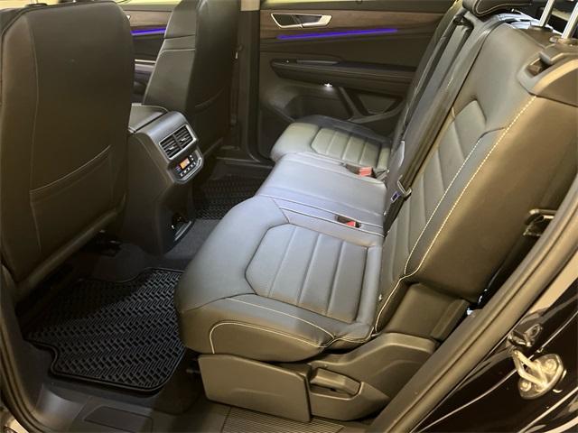 Photo of 2025 Deep Black Pearl Effect Volkswagen Atlas