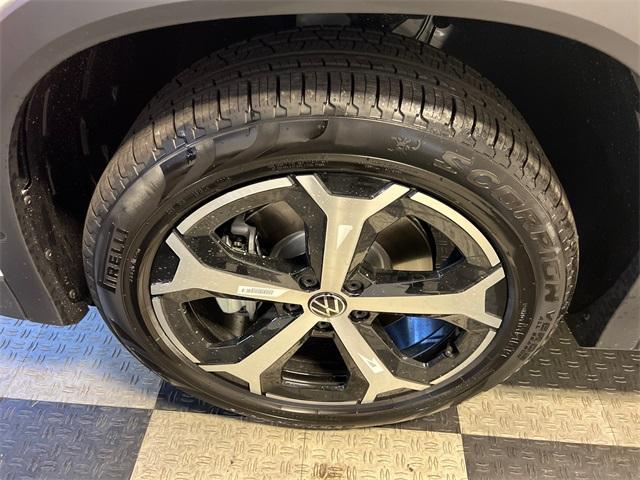 Photo of 2025 Pure White Volkswagen Tiguan