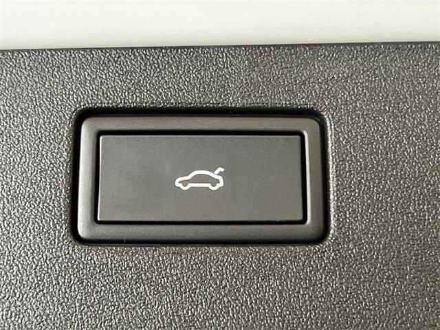 Photo of 2025 Pure White Volkswagen Tiguan