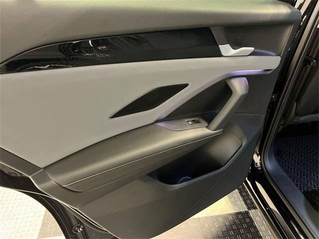 Photo of 2025 Deep Black Pearl Effect Volkswagen Tiguan