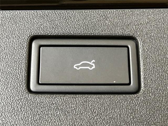 Photo of 2025 Deep Black Pearl Effect Volkswagen Tiguan