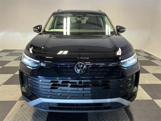 Photo of 2025 Deep Black Pearl Effect Volkswagen Tiguan