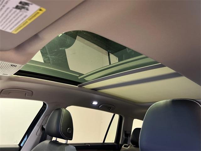 Photo of 2025 Deep Black Pearl Effect Volkswagen Atlas