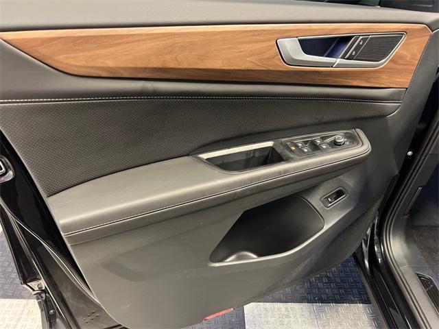 Photo of 2025 Deep Black Pearl Effect Volkswagen Atlas