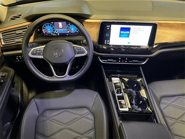 Photo of 2025 Deep Black Pearl Effect Volkswagen Atlas
