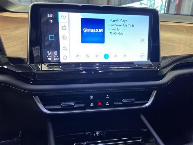 Photo of 2025 Deep Black Pearl Effect Volkswagen Atlas