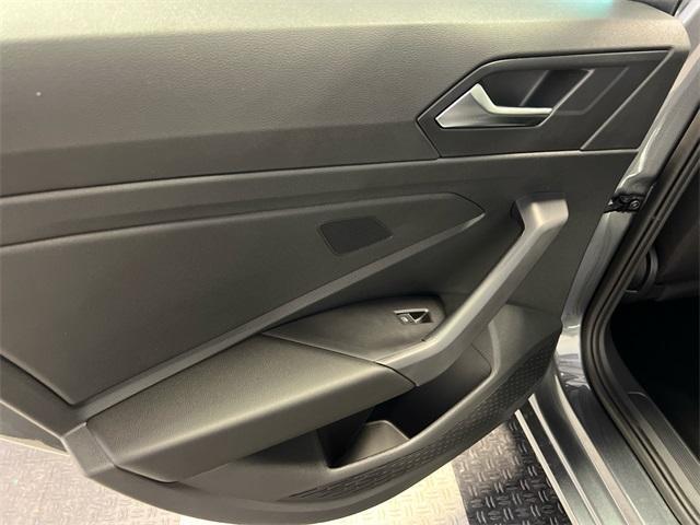 Photo of 2025 Platinum Gray Metallic Volkswagen Jetta