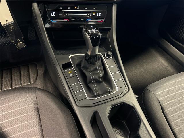 Photo of 2025 Platinum Gray Metallic Volkswagen Jetta