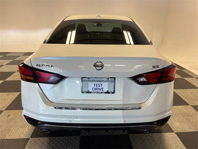 Photo of 2021 White Nissan Altima