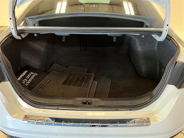 Photo of 2021 White Nissan Altima
