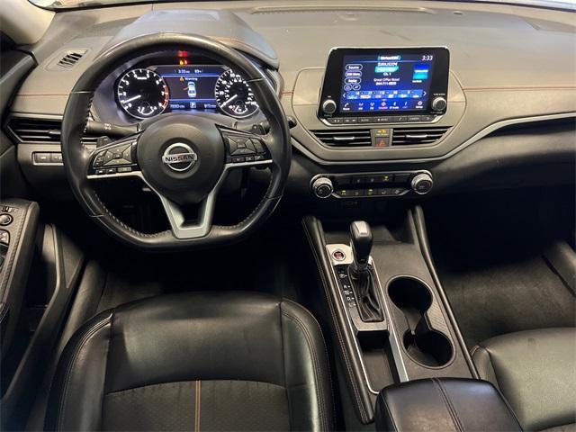 Photo of 2021 White Nissan Altima