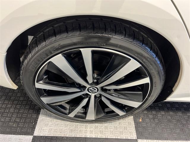 Photo of 2021 White Nissan Altima