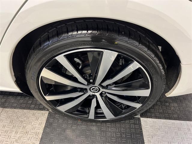 Photo of 2021 White Nissan Altima