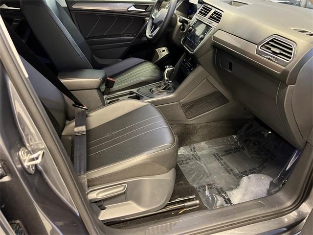 Photo of 2024 Platinum Gray Metallic Volkswagen Tiguan