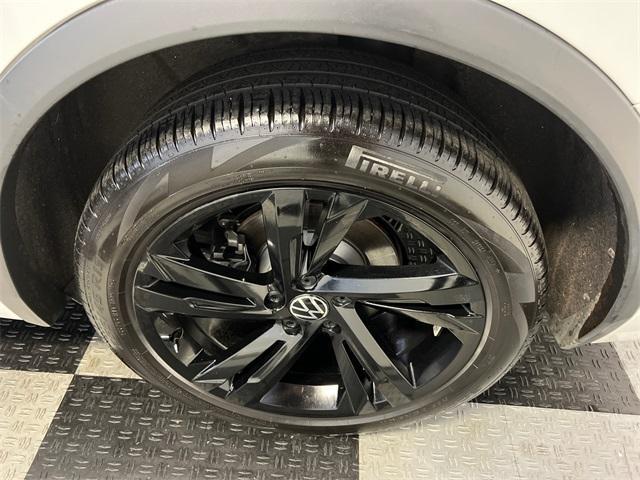 Photo of 2024 Opal White Pearl Effect Volkswagen Tiguan