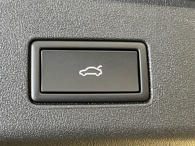 Photo of 2025 Opal White Pearl W / Black Roof Volkswagen ID.4