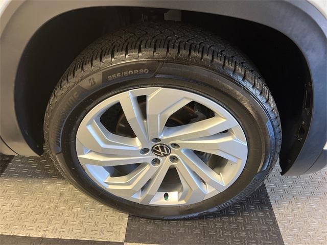 Photo of 2021 Pure White Volkswagen Atlas