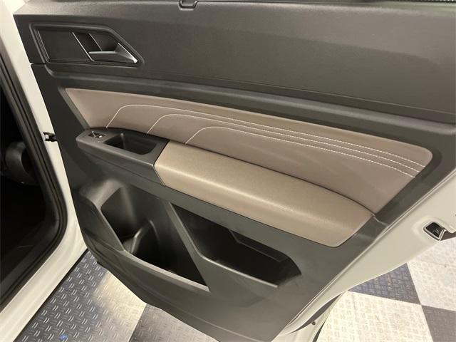 Photo of 2021 Pure White Volkswagen Atlas