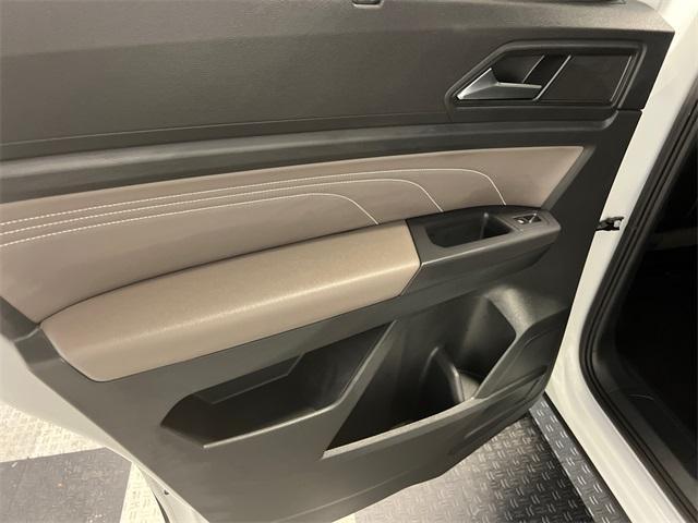Photo of 2021 Pure White Volkswagen Atlas