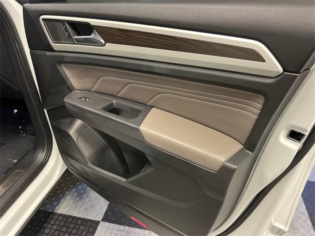 Photo of 2021 Pure White Volkswagen Atlas