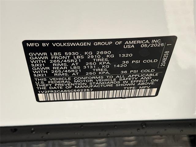 Photo of 2025 Opal White Pearl Effect Volkswagen Atlas