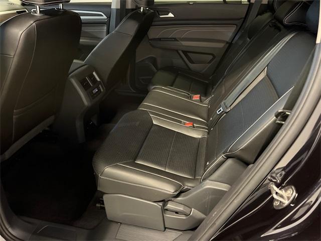 Photo of 2023 Deep Black Pearl Effect Volkswagen Atlas