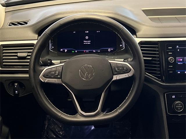 Photo of 2023 Deep Black Pearl Effect Volkswagen Atlas
