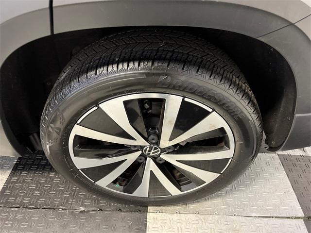 Photo of 2022 Platinum Gray Metallic Volkswagen Taos