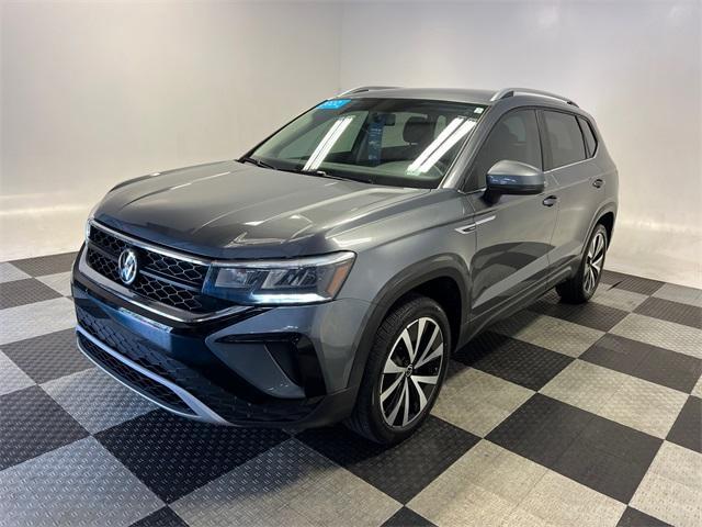 Photo of 2022 Platinum Gray Metallic Volkswagen Taos