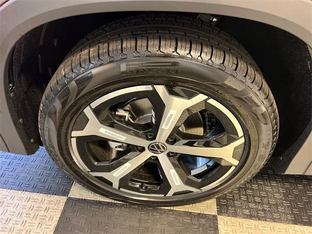 Photo of 2025 Platinum Gray Metallic Volkswagen Tiguan
