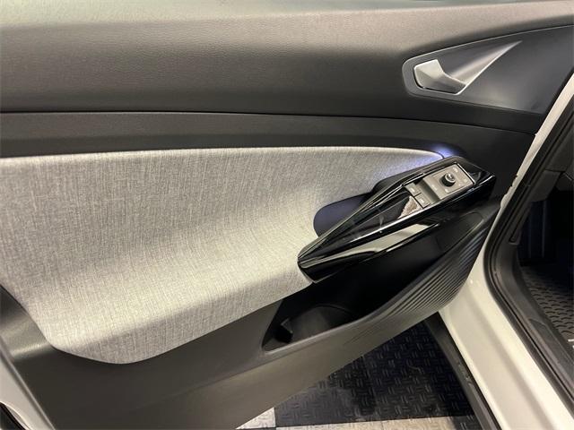 Photo of 2025 Pure White Volkswagen ID.4