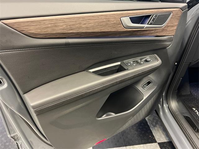 Photo of 2025 Pure Gray Volkswagen Atlas