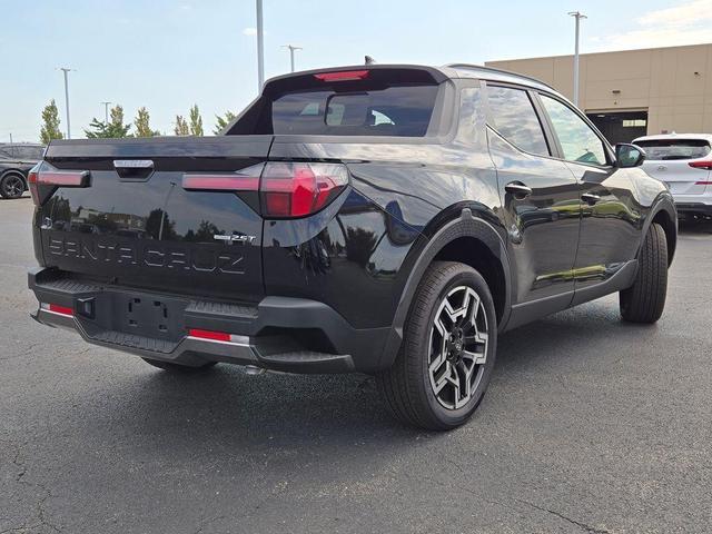 Photo of 2025 Phantom Black Hyundai SANTA CRUZ