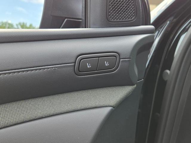 Photo of 2025 Phantom Black Hyundai SANTA CRUZ