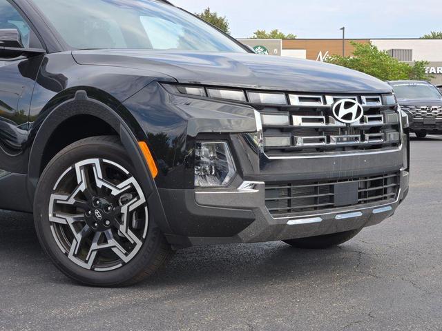 Photo of 2025 Phantom Black Hyundai SANTA CRUZ