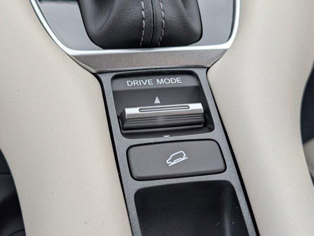 Photo of 2026 Pearl Honda HR-V