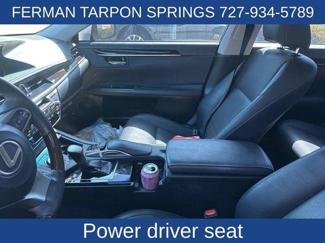 Photo of 2018 White Lexus ES 350